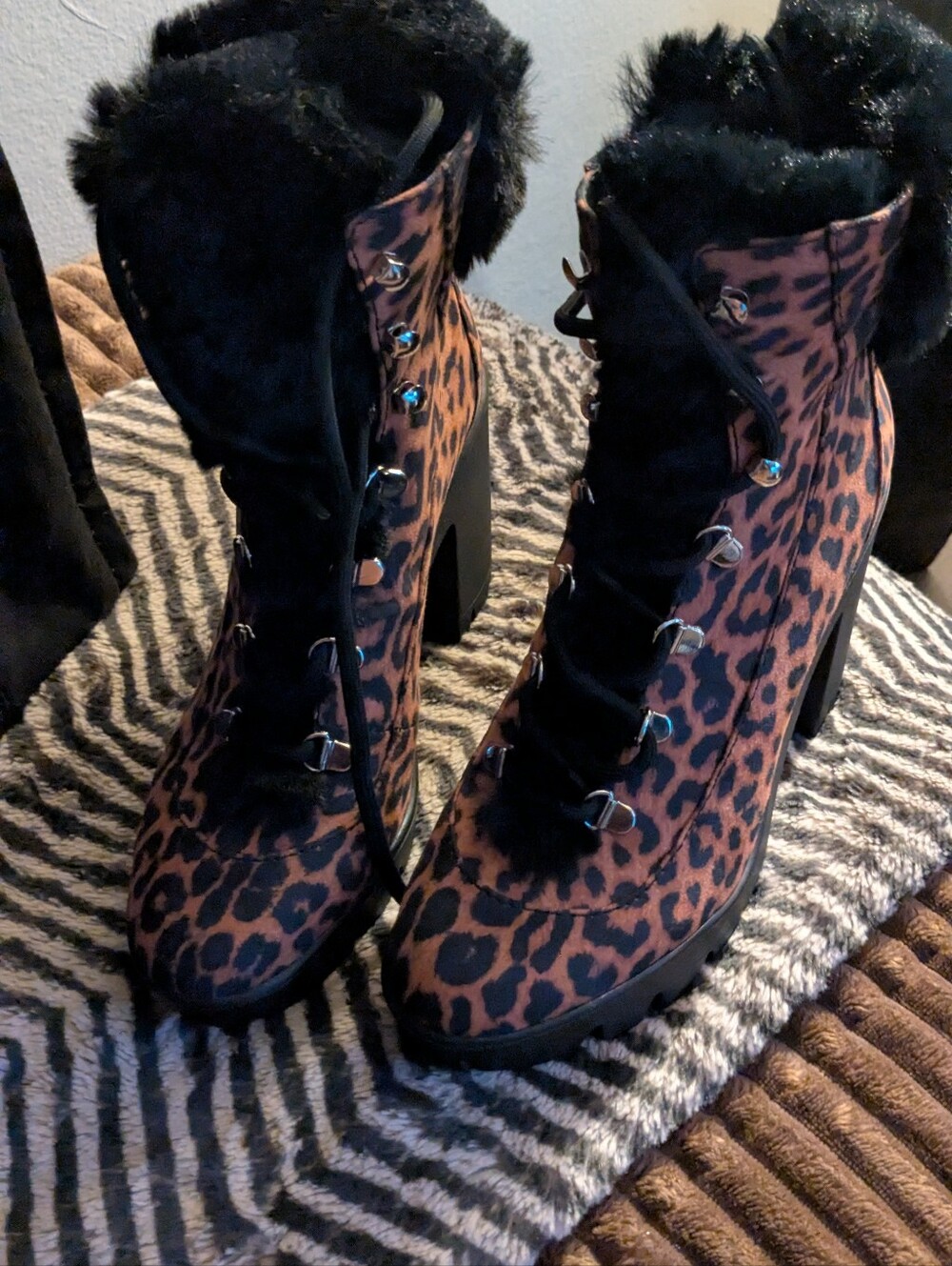 🥰 Leopard Fur Boots